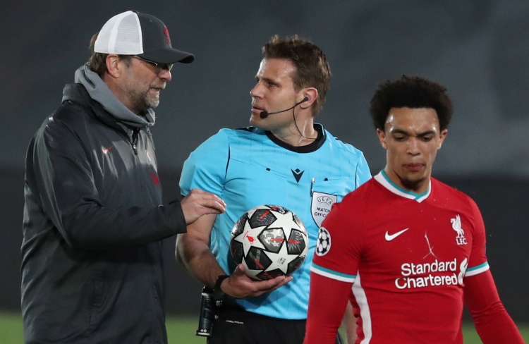 布里奇斯41分文班空砍42+18 尼克斯险胜马刺